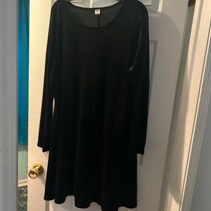 Black Velvet A-line long-sleeve dress